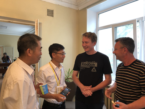 与俄罗斯荞麦专家阿列克谢、伊万交流.jpg